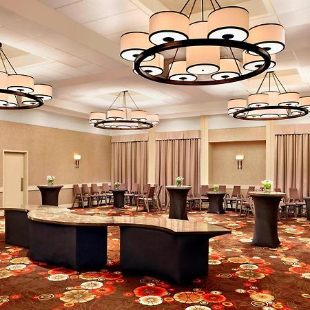 Sheraton Cavalier Calgary Hotel Ngoại thất bức ảnh