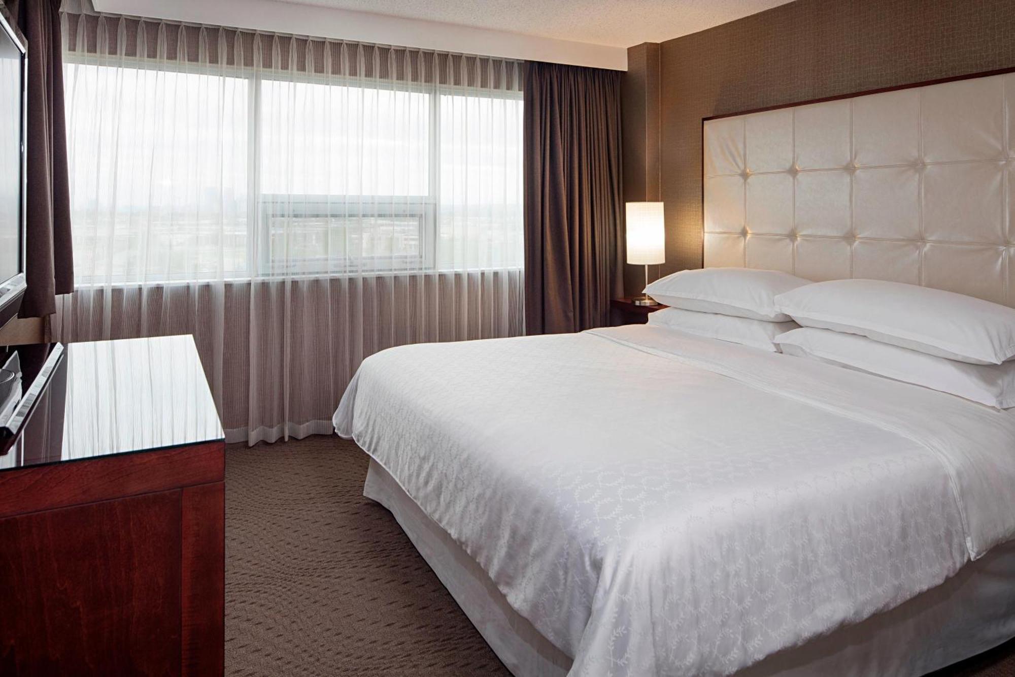 Sheraton Cavalier Calgary Hotel Ngoại thất bức ảnh