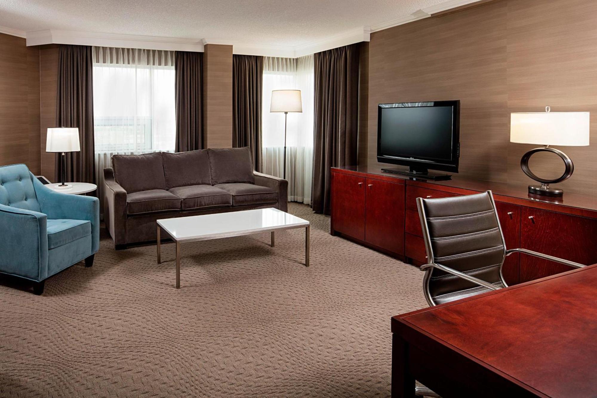 Sheraton Cavalier Calgary Hotel Ngoại thất bức ảnh