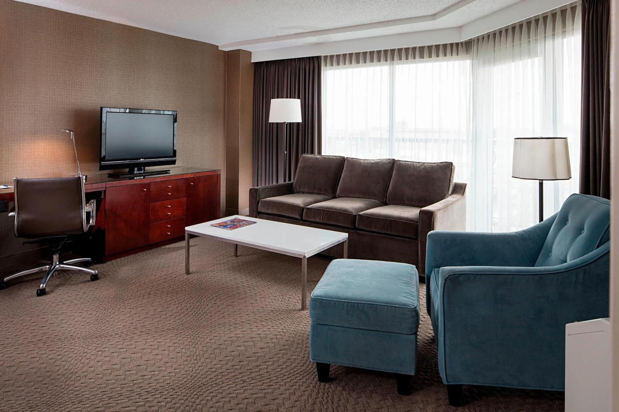 Sheraton Cavalier Calgary Hotel Ngoại thất bức ảnh