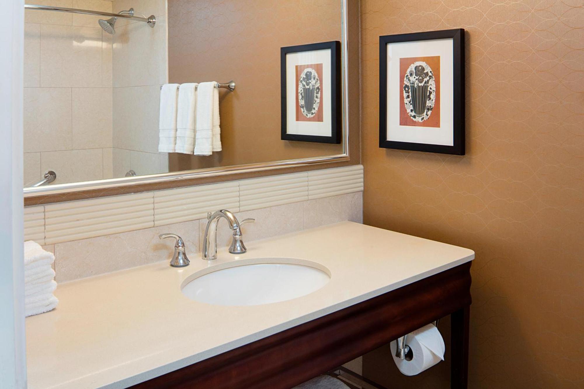 Sheraton Cavalier Calgary Hotel Ngoại thất bức ảnh
