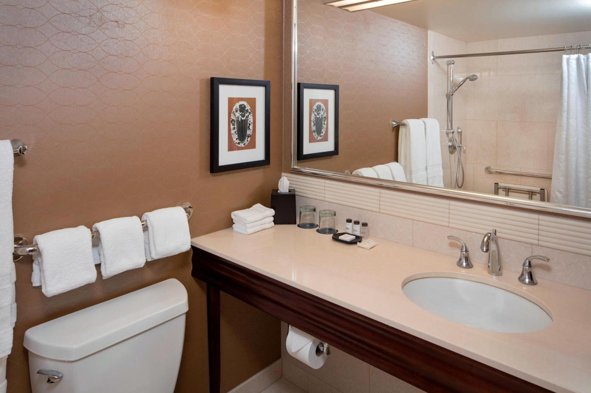 Sheraton Cavalier Calgary Hotel Ngoại thất bức ảnh