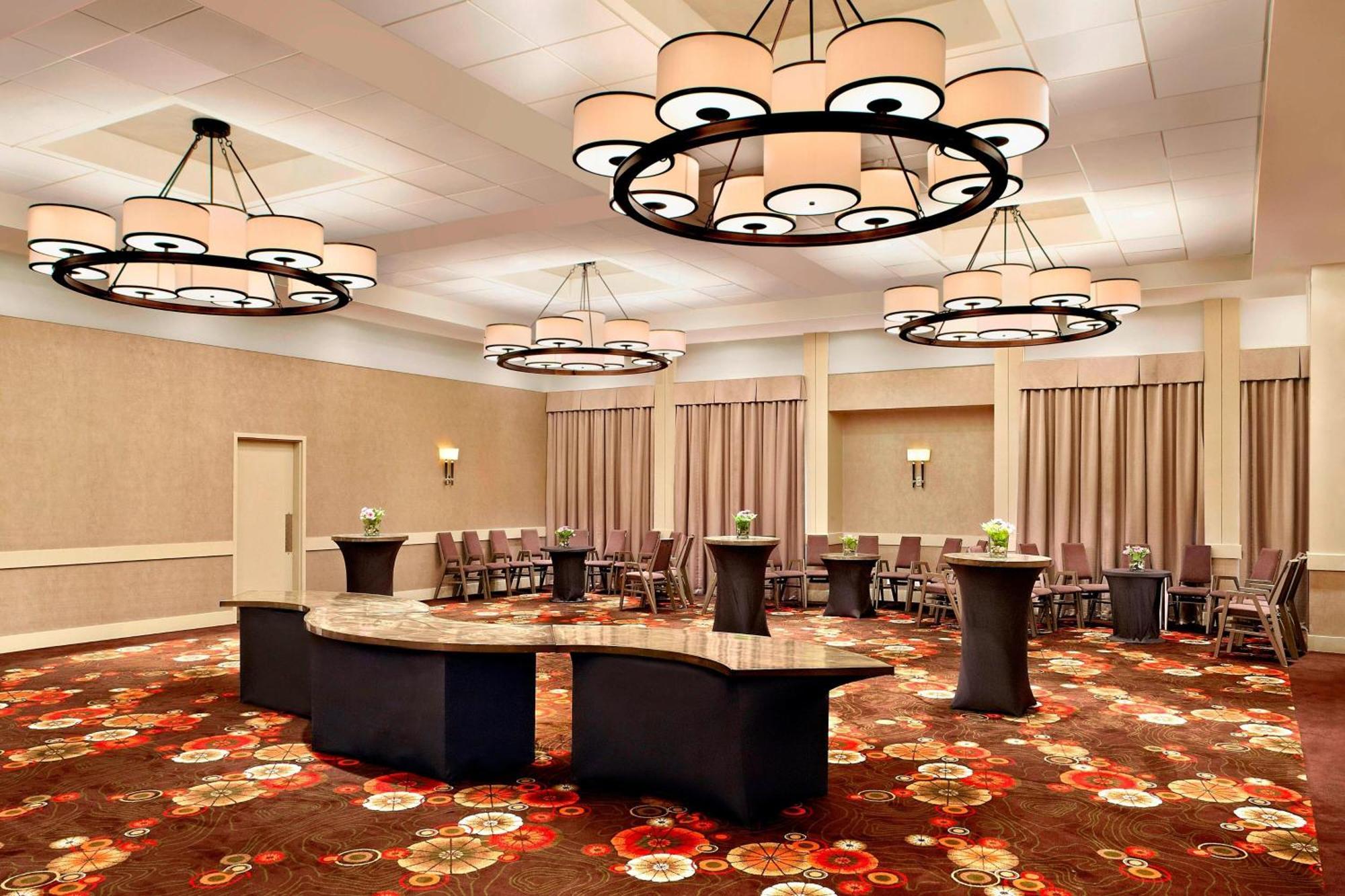 Sheraton Cavalier Calgary Hotel Ngoại thất bức ảnh